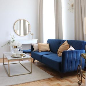 Deluxe apt with 2 bedrooms&AC